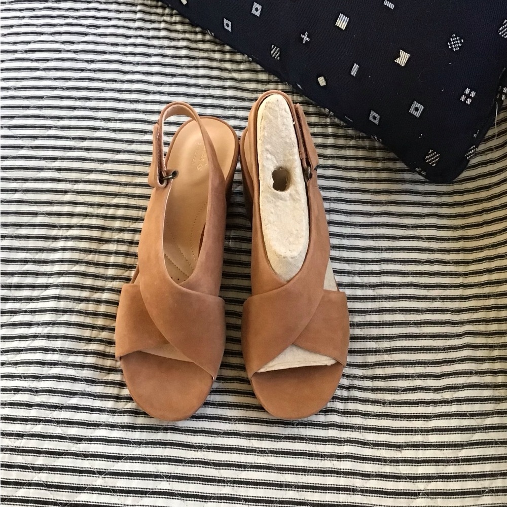 **New” no box, Clarks Artisan Maritsa Lara Suede platform wedge sandal! 8M